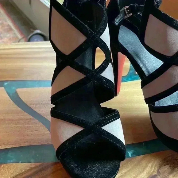 Eye-catching woman’s size 41 Jingpin heels. - Picture 2 of 8